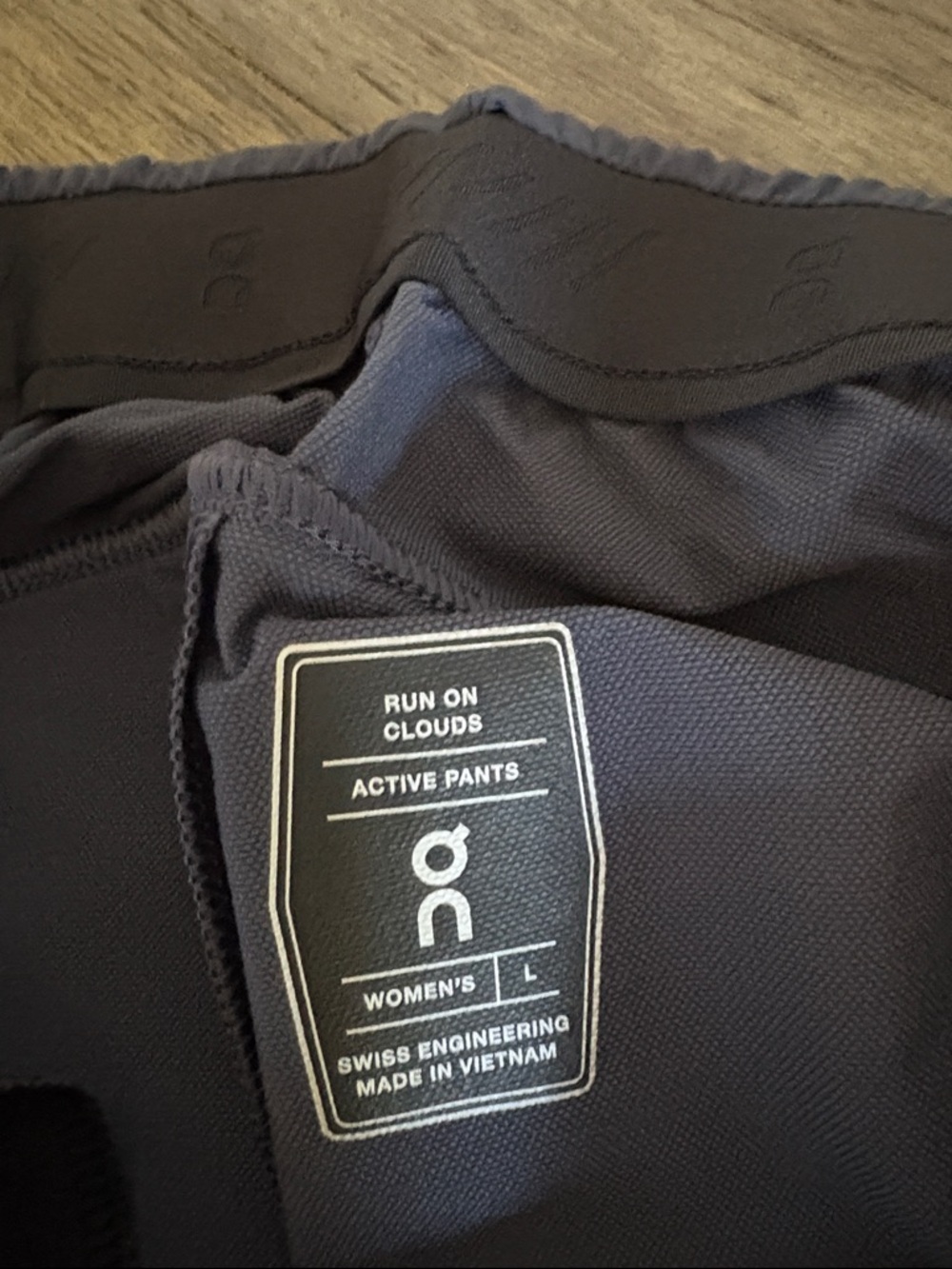 NWT [On] Cloud Running Active Pants Performance Joggers Navy Blue Women’s L - Picture 12 of 14
